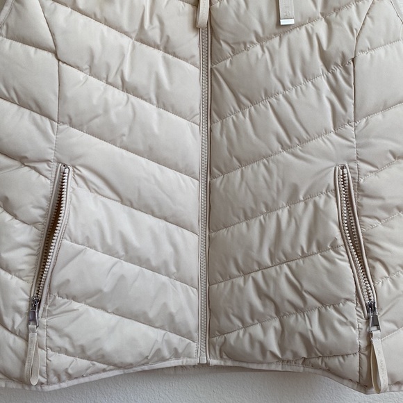 NWT🍁Lauren Ralph Lauren Women’s Stretch Hooded Puffer Cream Vest- Size Large - Picture 7 of 10